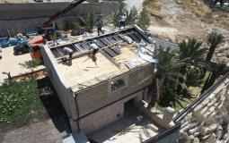 عائلة شقيرات تهدم منزلها تفاديا لغرامات الاحتلال