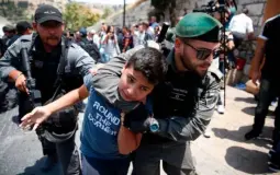 قوات الاحتلال تعتدي على طفل فلسطيني