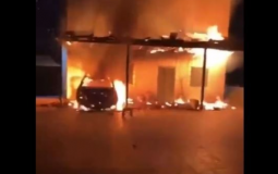 إحراق منزل ومركبة