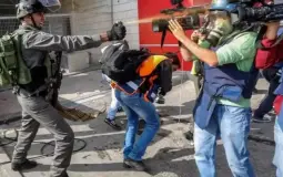 قوات الاحتلال تعتدي على صحفي بالضفة المحتلة - أرشيفية -