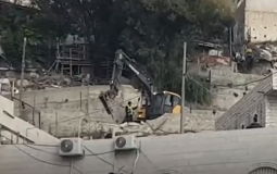 جرافات الاحتلال تهدم منزل المواطن محمد الأعور في سلوان