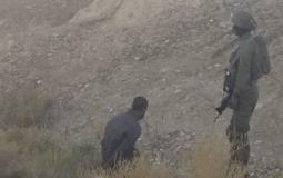 الاحتلال يعتقل شابا من مخيم الفارعة