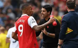 أرتيتا يمينا