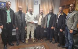 وزارة النقل والمواصلات وشرطة المرور تكرمان سائق لالتزامه على الطريق