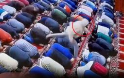 لحظة طعن إمام مسجد في صلاة الفجر بنيوجيرسي