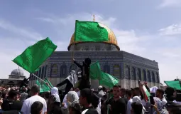 رفع أعلام حماس في الأقصى