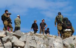 مستوطنون يعتدون على المزراعين بحماية من قوات الاحتلال - أرشيفية -