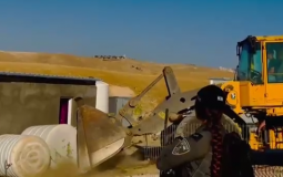 الاحتلال يهدم مساكن ومنشآت زراعية وخزانات مياه في السواحرة