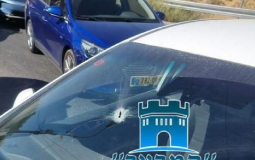صورة للمركبة التي تعرضت لإطلاق نار