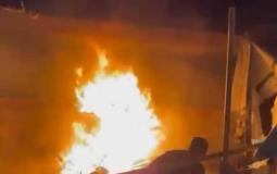 اللحظات الأولى عقب قصف طيران الاحتلال خيمة للصحفيين قرب مستشفى ناصر بخانيونس جنوب قطاع غزة