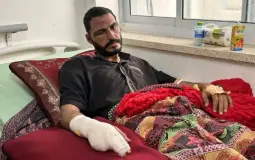 الصحفي حسن إصليح كان يتلقى العلاج في مستشفى ناصر عقب إصابته بقصف إسرائيلي سابق