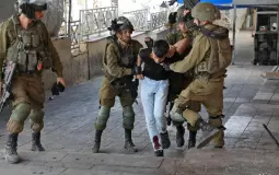 اعتقال فلسطيني من قبل قوات الاحتلال -أرشيف-
