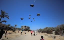 إسقاطات جوية للاستهلاك الإعلامي