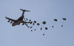 مسرحية "الإنزال الجوي" للمساعدات بغزة