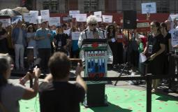 فنانون إسبان يخلّدون شهداء غزة الأطفال بقراءة أسمائهم في مدريد