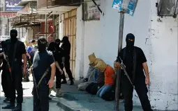 المقاومة تعدم عملاء -أرشيفية-