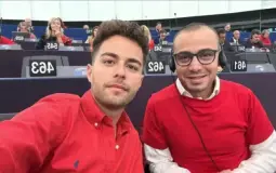 نواب أوروبيون يرتدون الأحمر تضامنًا مع غزة واحتجاجًا على جرائم الاحتلال