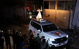 الاحتلال يتسلم جثتي أسيرين من "القسام" في غزة عبر الصليب الأحمر