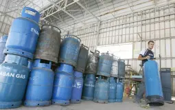 مختص بالشأن الاقتصادي يكشف تفاصيل كميات الغاز التي دخلت غزة منذ وقف الحرب