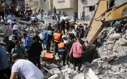 البحث عن المفقودين في مدينة غزة من قبل الدفاع المدني