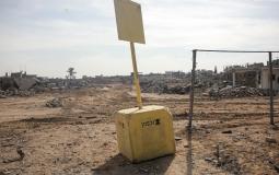 كتل أسمنتيه وضعت لتحديد "الخط الاصفر"