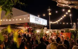 ديرة الفعالية لويز أدلر تستقيل: لا أشارك في إسكات الكُتاب