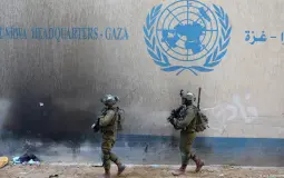 جنود الاحتلال أثناء اقتحام مقر الأونروا خلال حرب غزة