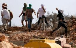 المستوطنون يواصلون العربدة والعدوان على الفلسطينيين بالضفة المحتلة