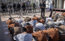 الاحتلال يواصل قمع وتعذيب الأسرى