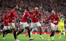 يونايتد يخطف التعادل القاتل وتشلسي يتعثر في البريميرليغ