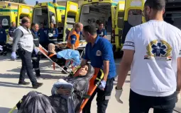 إجلاء مصابين من قطاع غزة