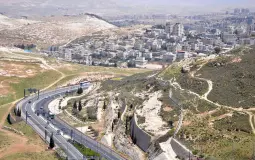 الاحتلال يبدأ بشق شارع 45 الاستيطاني شمال القدس المحتلة