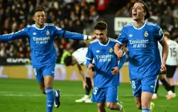 ريال مدريد يواصل مطاردة الصدارة بثنائية في فالنسيا