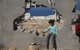 فاقدو السمع في غزة.. فقدان السماعات الطبية يقطع ضجيج حياتهم ويضعهم في عزلة صامتة