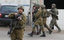 الاحتلال يعتقل مواطنًا من يبرود شرقي رام الله