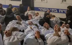 الأسرى داخل سجون الاحتلال -أرشيف-
