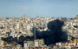 15 شهيدًا في غارات "إسرائيلية" على جنوب لبنان وحزب الله يقصف مواقع للاحتلال
