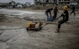 اليونسيف تعلق أنشطتها بغزة عقب استهداف الاحتلال سائقي شاحنة مياه تابعة لها