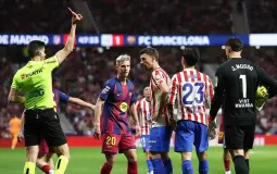 كواليس الفار في مباراة برشلونة وأتلتيكو مدريد: لماذا تغيرت القرارات؟