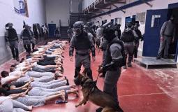 قمع الأسرى في سجون الاحتلال