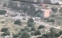 اقتحام دورا وفرض منع تجوال.. الاحتلال يعتدي على الأهالي ويطرد طواقم طبية