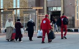 الهلال الأحمر: 700 مريض فقط غادروا غزة للعلاج و18 ألفًا ينتظرون وسط خطر الموت