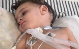سالم النجار.. طفل غزيّ أنفاسه معلّقة بـ "أنبوب" وحياته رهينة "تحويلة"