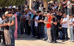 عشرات الآلاف يؤدون صلاة الجمعة في المسجد الأقصى
