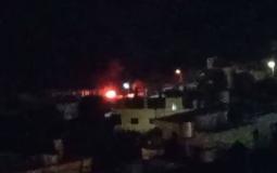 مستوطنون يشعلون النيران في محيط منازل في برقا شرق رام الله