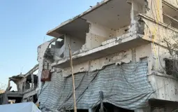 أحد المنازل الآيلة للسقوط على رؤوس ساكنيها بغزة