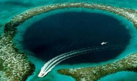 الثقب الأزرق... علماء يكتشفون أغرب مكان على وجه الأرض