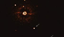 أول صورة مباشرة لكواكب تدور حول نجم شبيه بشمسنا