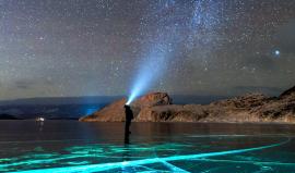 رائد فضاء روسي يوثق أجساما غامضة في الفضاء