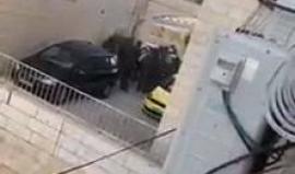 فيديو - قوات الاحتلال تعتقل الشاب محمد محمود يونس حوامدة من حي الجنان في مدينة البيرة صباح اليوم